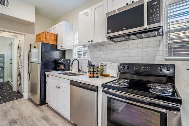 Building Photo - 5 Estelle St