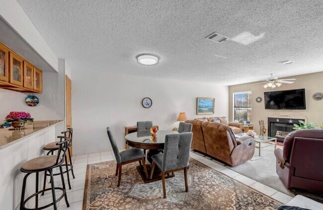 Building Photo - 604 Highcrest Dr