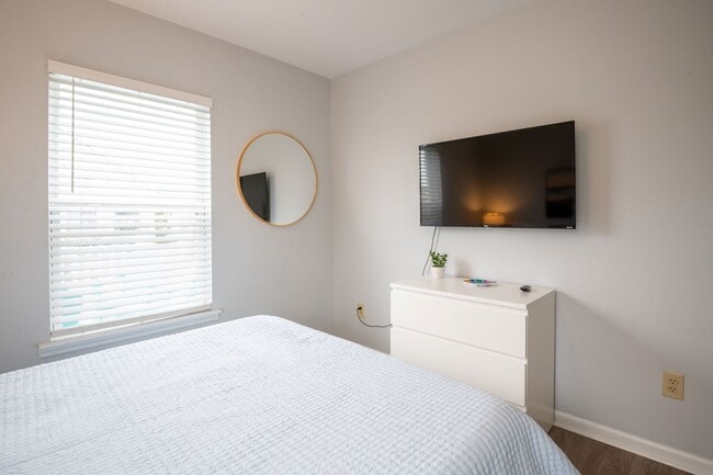 Building Photo - FURNISHED OFF-SEASON MONTHLY RENTAL - AVAILABLE MID-SEPT '27