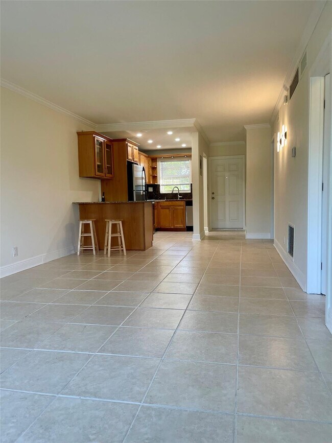 Building Photo - 2901 NE 51st St