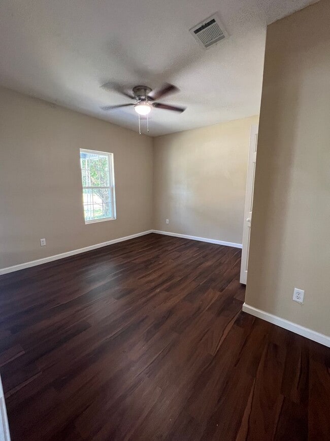 Building Photo - Move-in Ready 3/1 in Port Arthur