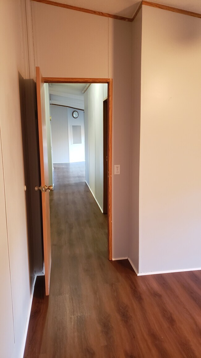 Building Photo - 18 Valley Trail SE