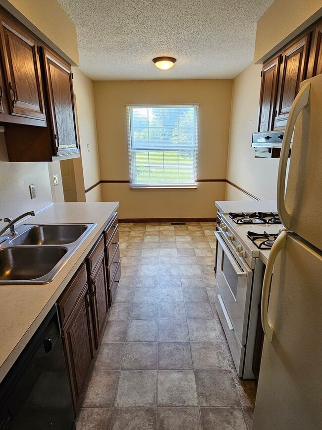 Building Photo - Two Bedroom Condo