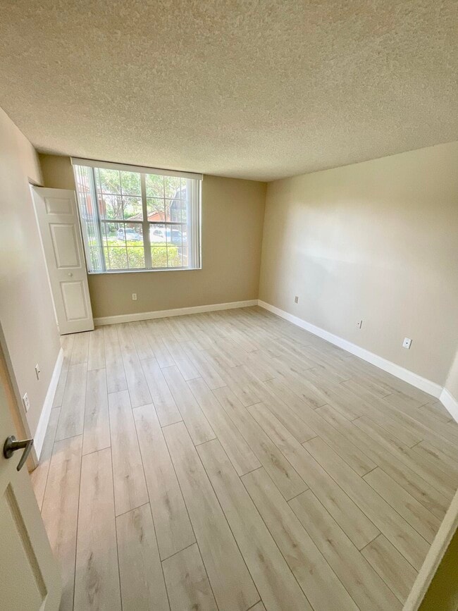 Building Photo - 3133 Clint Moore Rd