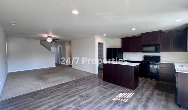 Building Photo - Magnificent 4BD I 2.5BA Molalla Home