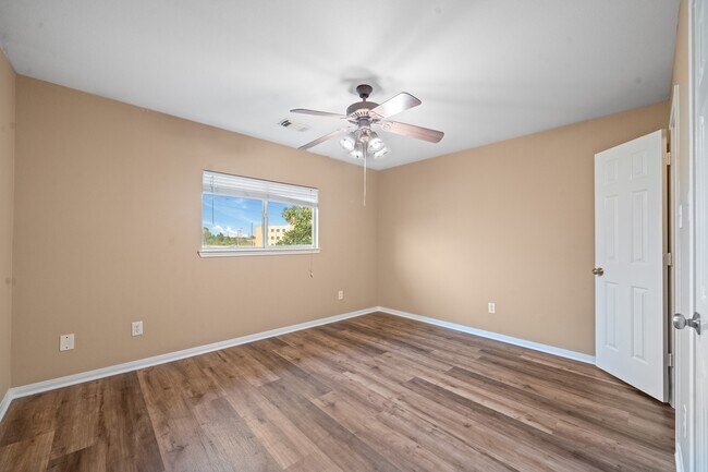 Building Photo - 12714 Mardi Gras Dr