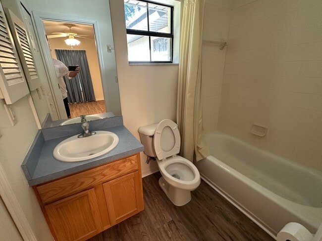 Building Photo - 4 Bedroom 3 Bath Single Family Home in The Groves of Baytree - Tavares Florida