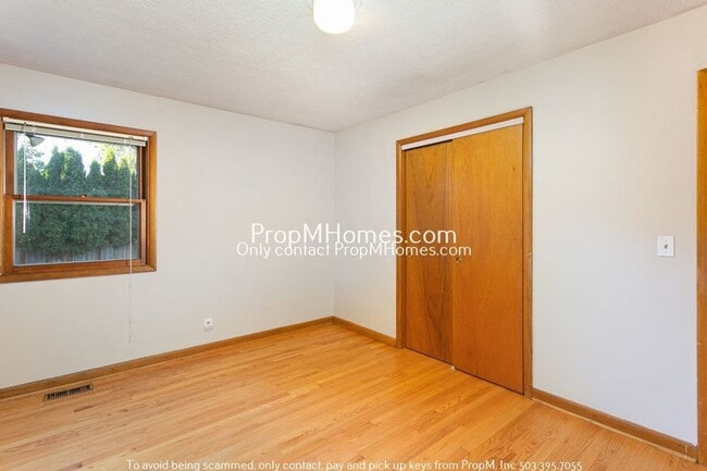 Building Photo - Spacious Mid-Century Three Bedroom Home In Woodstock!