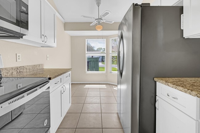 Building Photo - 1722 SE Balmoral Ct