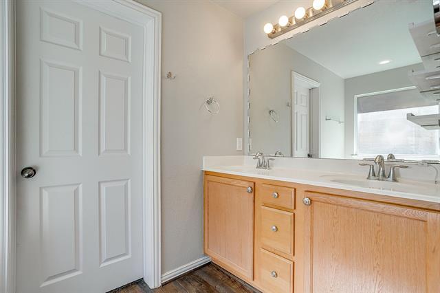 Building Photo - 3025 Shoreline Dr