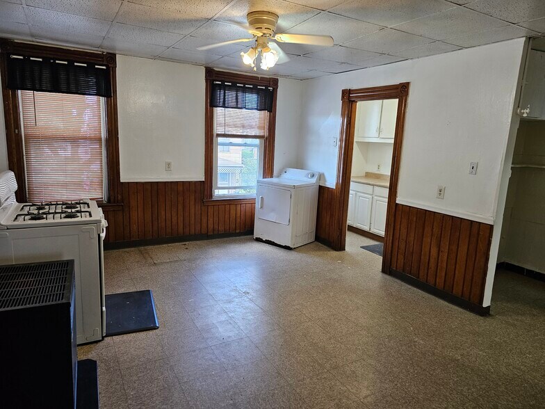 Building Photo - 37 Vernon St