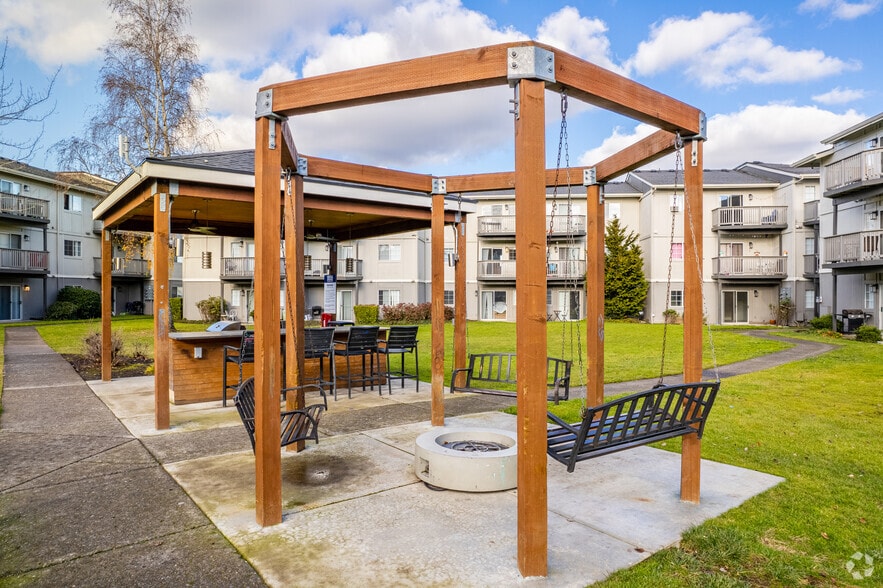 Fire Pit and BBQ Area - Portola Bridge Creek