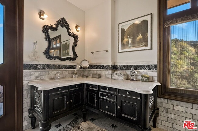Building Photo - 28305 Via Acero
