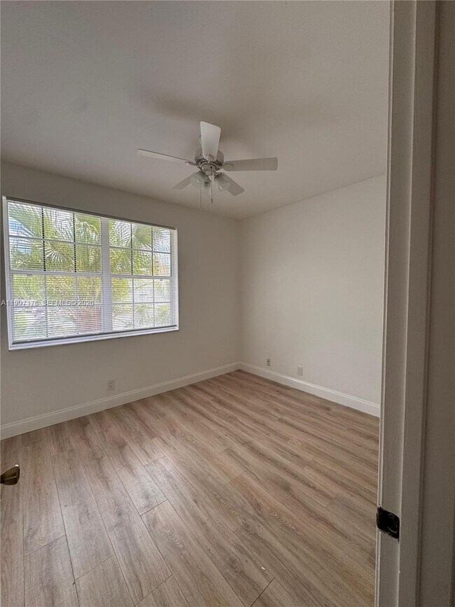 Building Photo - 16747 Hemingway Dr