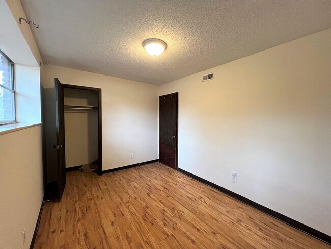 Building Photo - 11518 Midhurst Dr