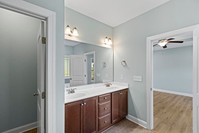 Building Photo - Minutes to the Beach! Conveniently located in Holly Ridge.