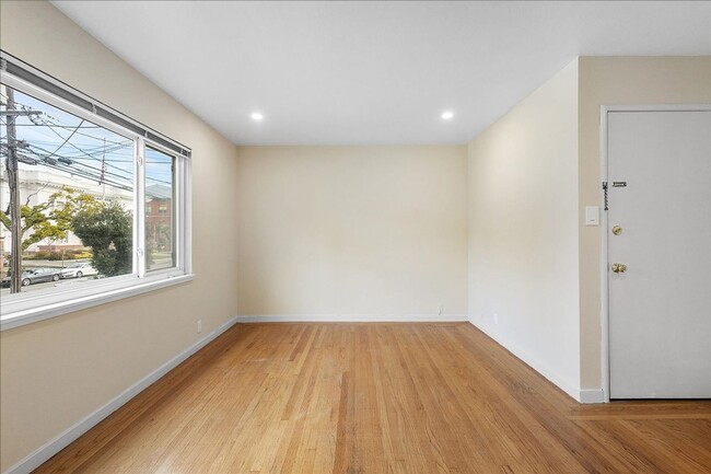 Building Photo - 2234 Santa Clara Ave