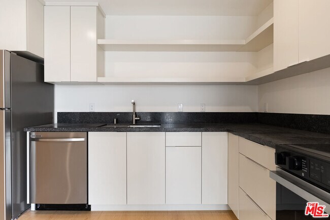 Building Photo - 8561 Belmont St