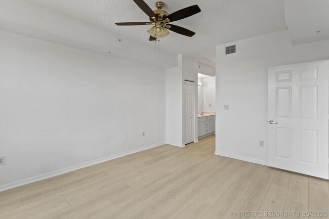 Building Photo - 27 Royal Palm Way