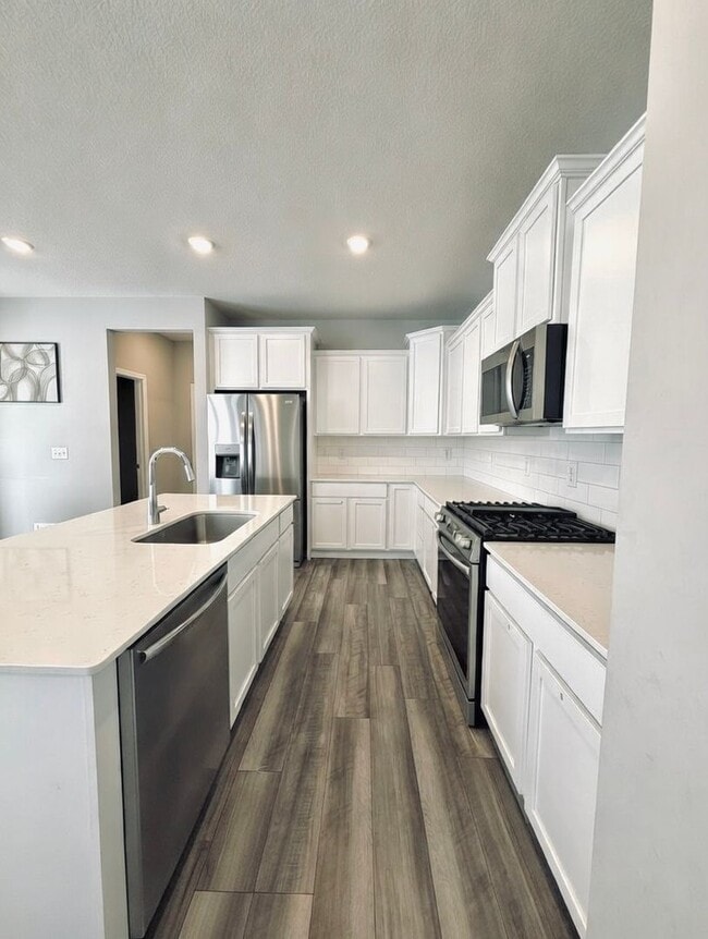 Building Photo - Beautiful New Construction 5bed 4bath Home in Otsego