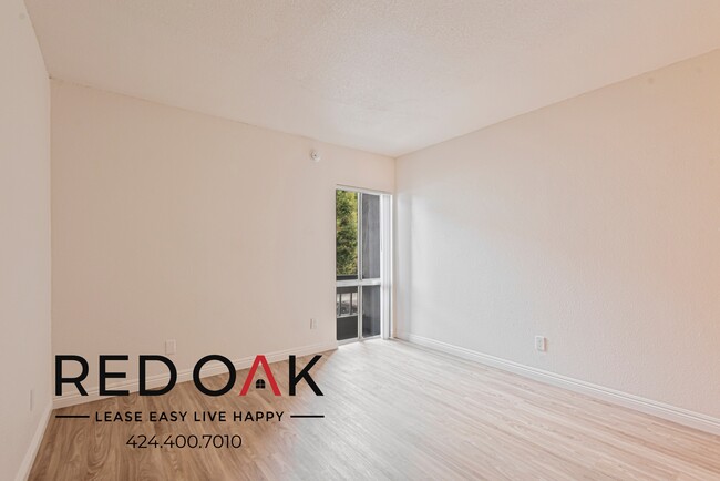 Building Photo - Bright and Welcoming One Bedroom with Incr...