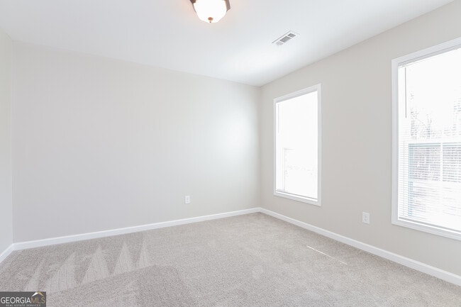 Building Photo - 5330 Mercedes Dr