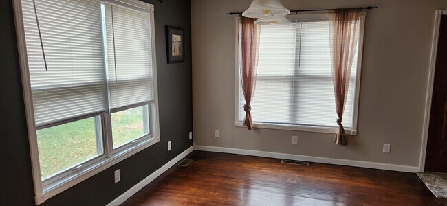 Building Photo - 1224 Woodlawn Dr