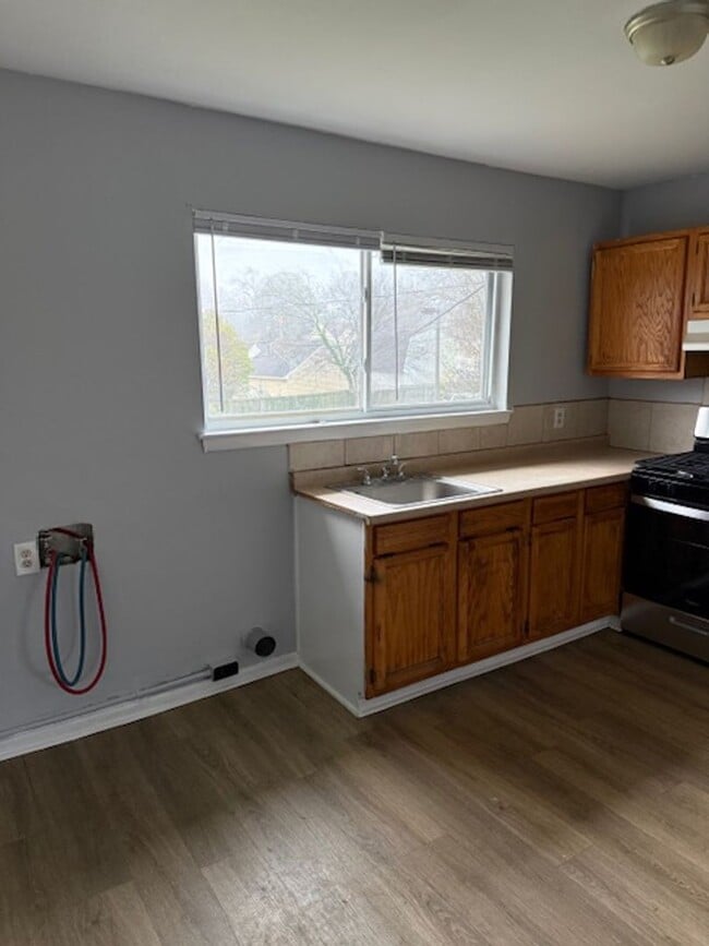 Building Photo - An Adorable two bedroom is move in ready!
