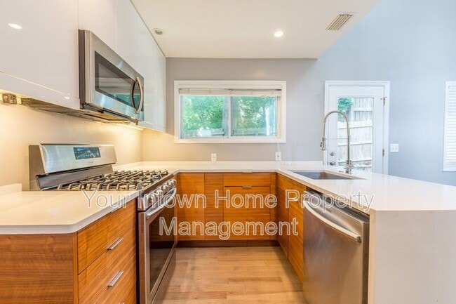 Building Photo - 505 Oakdale Rd NE