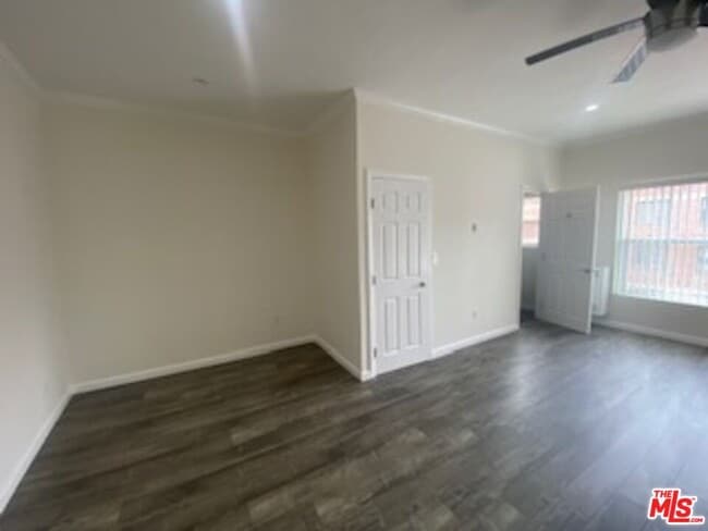 Building Photo - 814 S Hobart Blvd