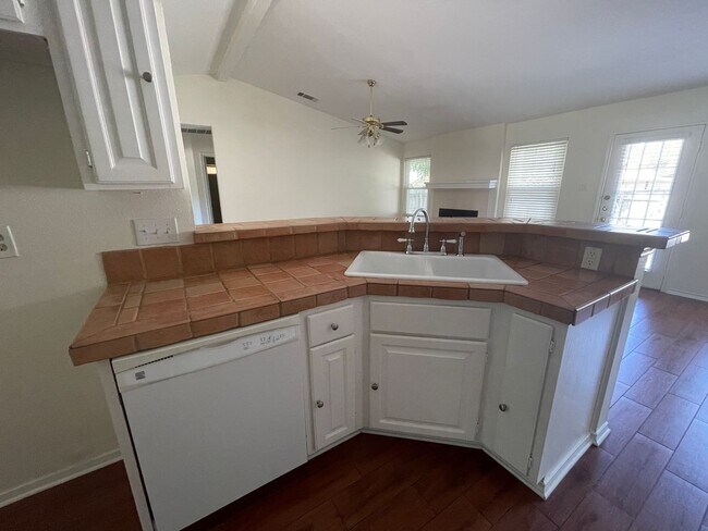 Building Photo - Lovely 4/2 home on a quiet street in the heart of Cedar Park!