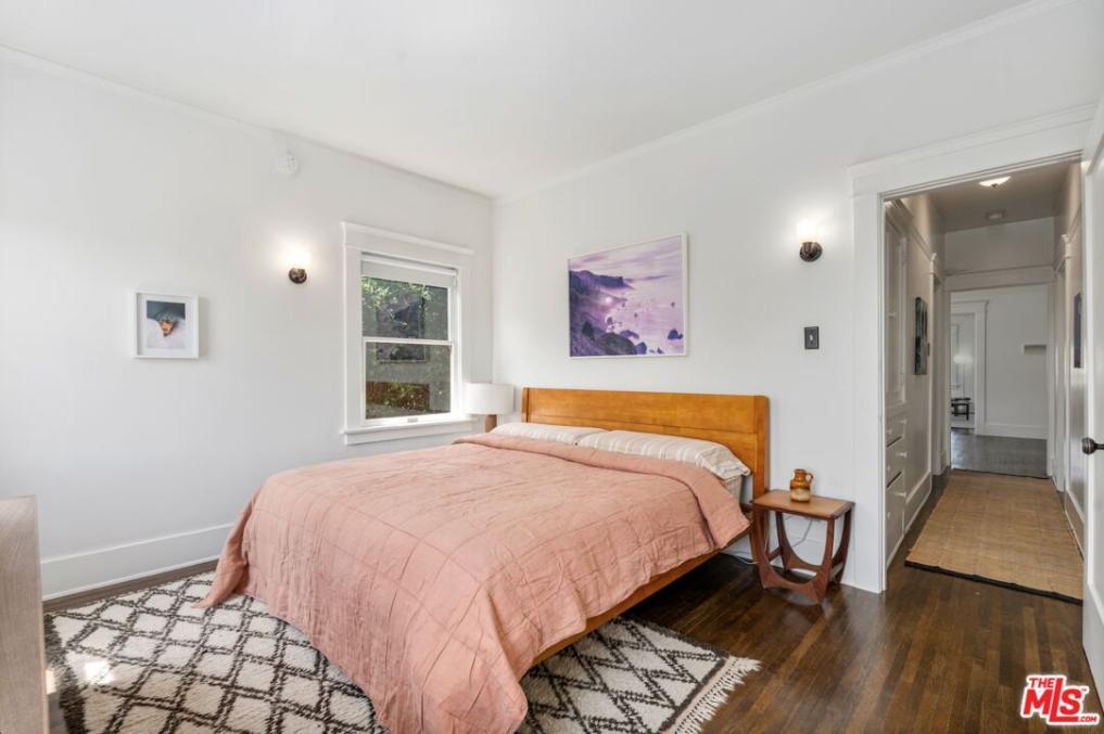 Building Photo - 2938 1/2 S La Salle Ave