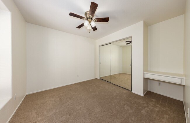 Building Photo - Spacious 3-bedroom with a Loft in Mission ...