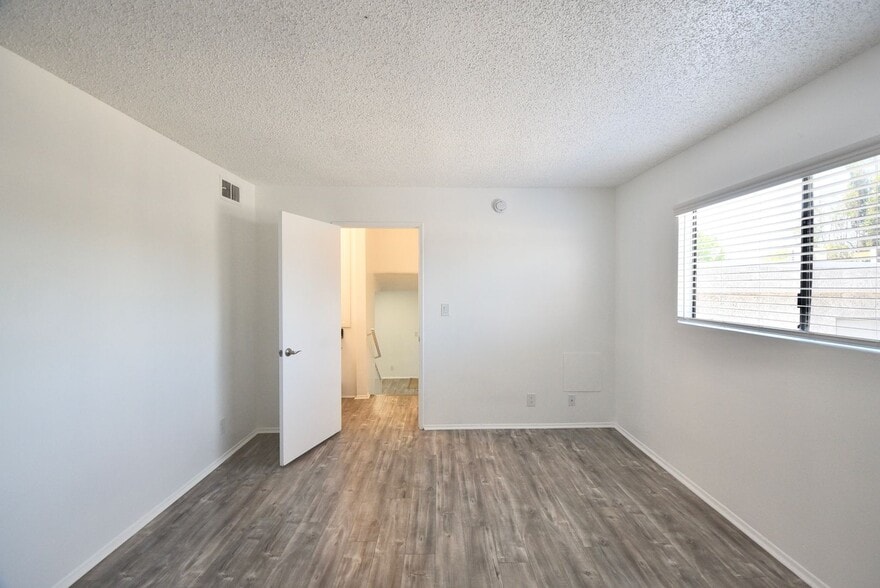 Building Photo - 5921 Whitsett Ave