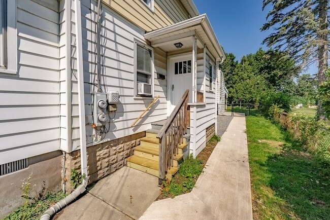 Building Photo - 120 Hillside Ave