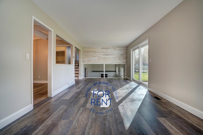 Building Photo - 5093 Spinning Wheel Dr