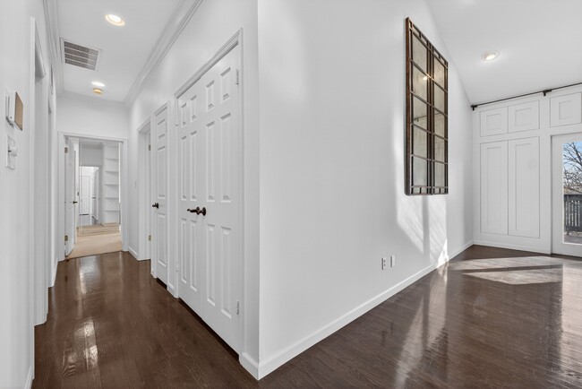 Building Photo - 155 N Hanley Rd