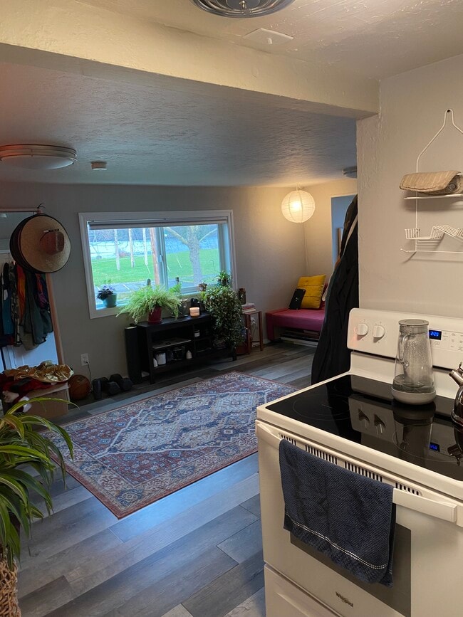 Building Photo - 1129 Pleasant Ave