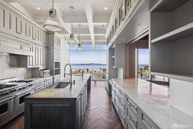 Building Photo - 2336 Broadway