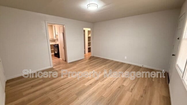 Building Photo - 3214 S St Clair Ave