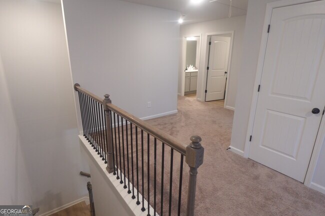 Building Photo - 175 Tulip Dr