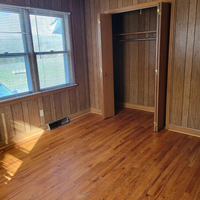 Building Photo - 809 Church St