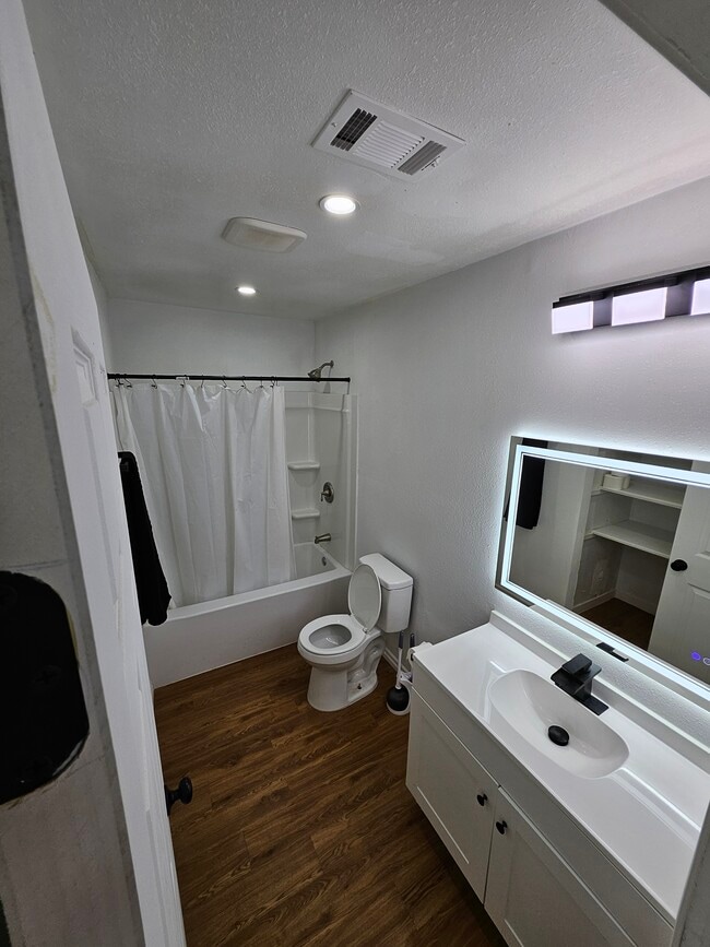 Building Photo - 3113 Tulip St