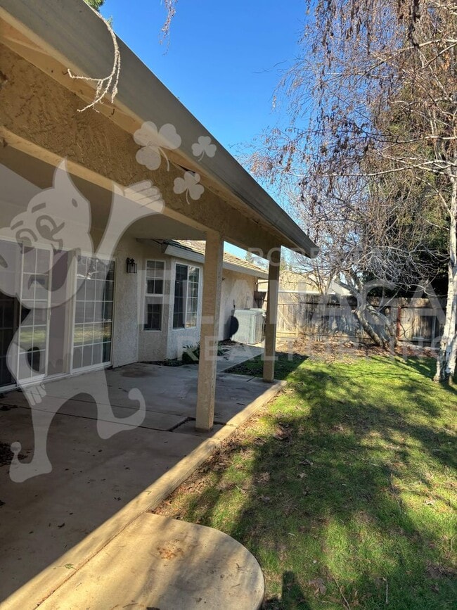 Building Photo - Large 4 Bedroom/ 2  Bathroom home