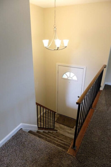 Building Photo - 2737 Overdale Dr