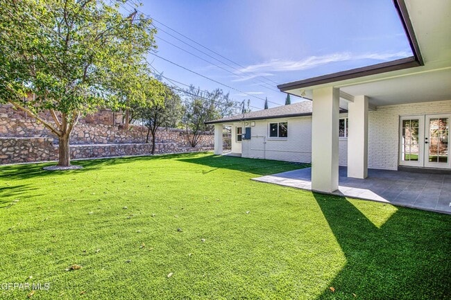 Building Photo - 1210 La Cruz Dr