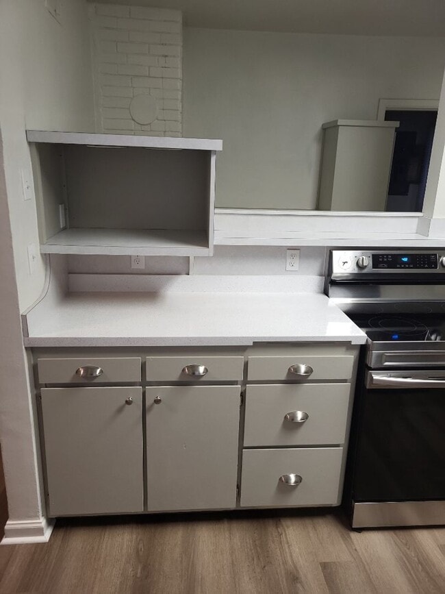 Building Photo - 1/2 off 1st Month's Rent - Charming Vintage Three Bedroom In Camas