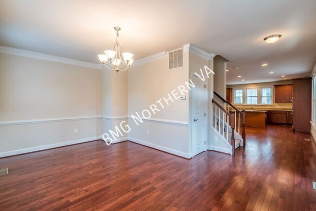 Building Photo - 3316 S Kemper Rd