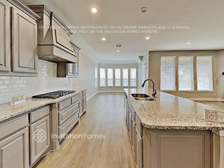 Building Photo - 15041 Belclaire Ave