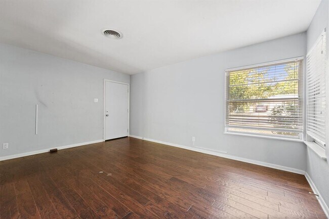 Building Photo - 103 W Croslin St